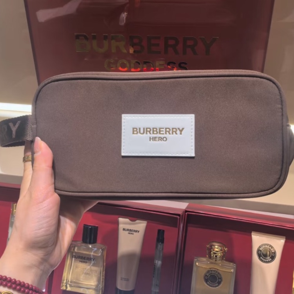 Burberry Men’s toiletry bag